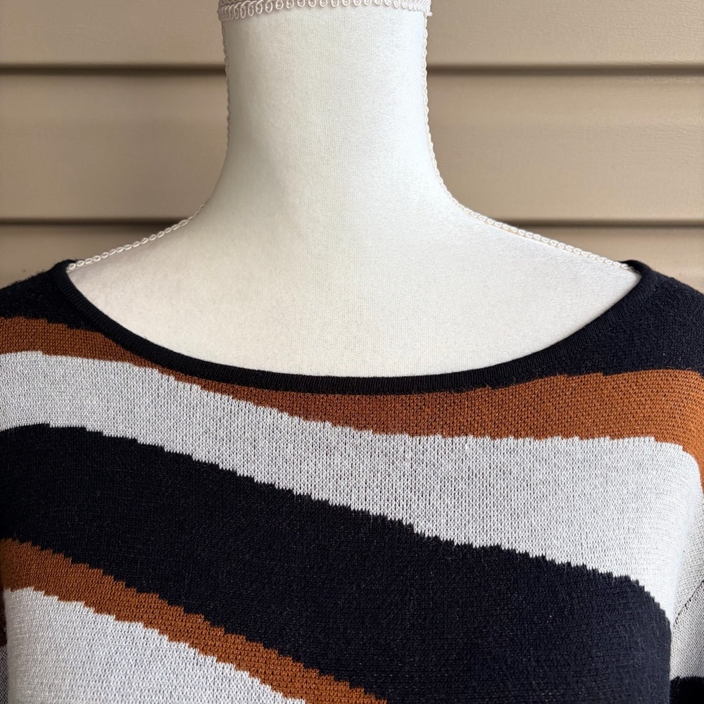 •Ruby Rd.• Abstract Asymmetrical Tunic Length Sweater - Size 1X - Picture 3 of 7